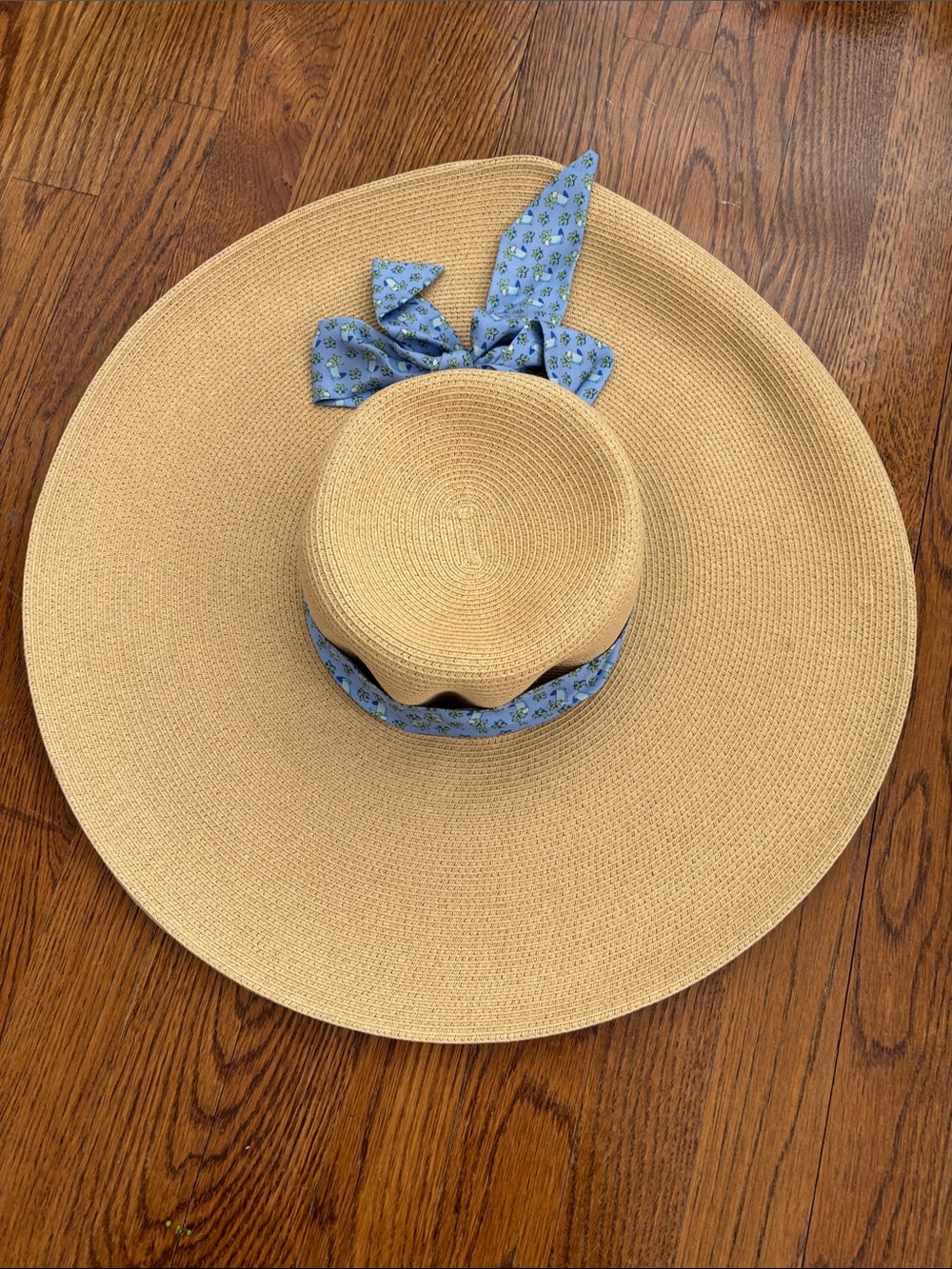 Vineyard Vines Tan Straw Sun Hat with Blue mojito scarf